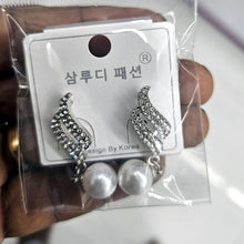 Dangle Earring d1