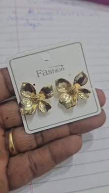 Golden Metal Floral Stud D1